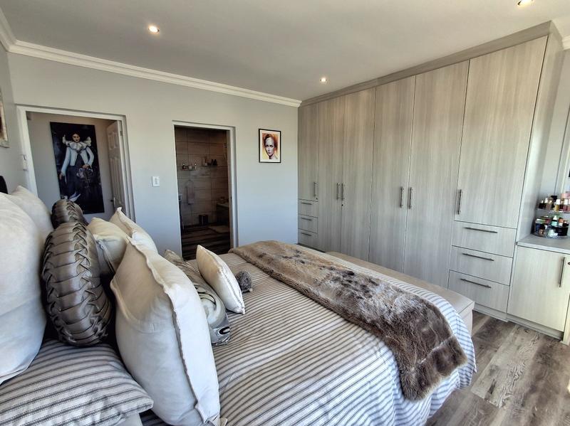 4 Bedroom Property for Sale in Da Gama Bay Western Cape